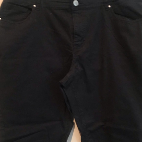 Lane Bryant Black Twill Capri 22 - Picture 2 of 7